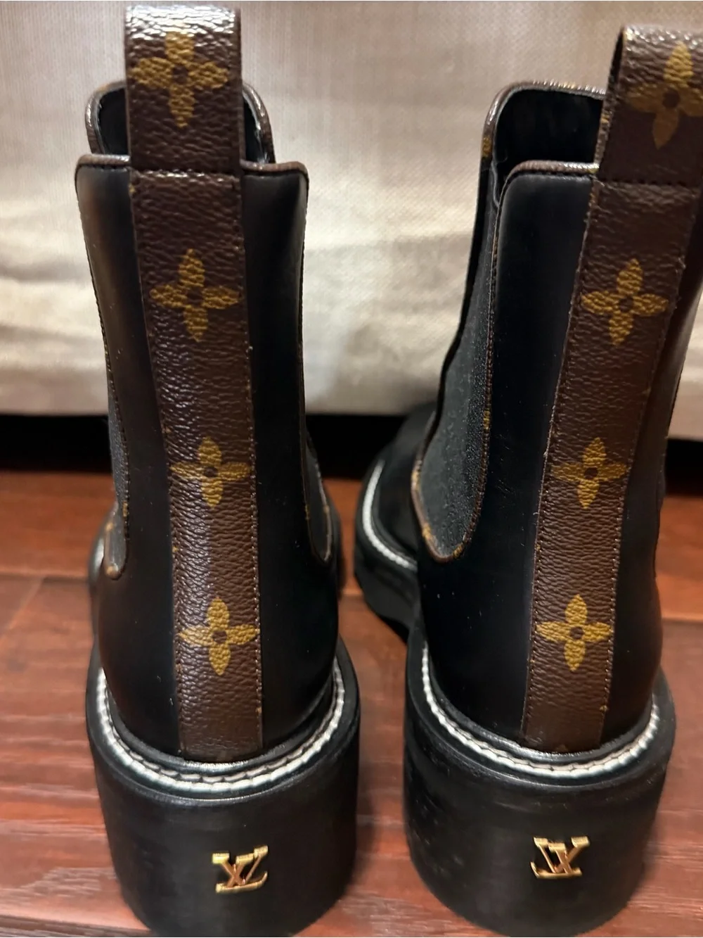 Louis Vuitton lv black